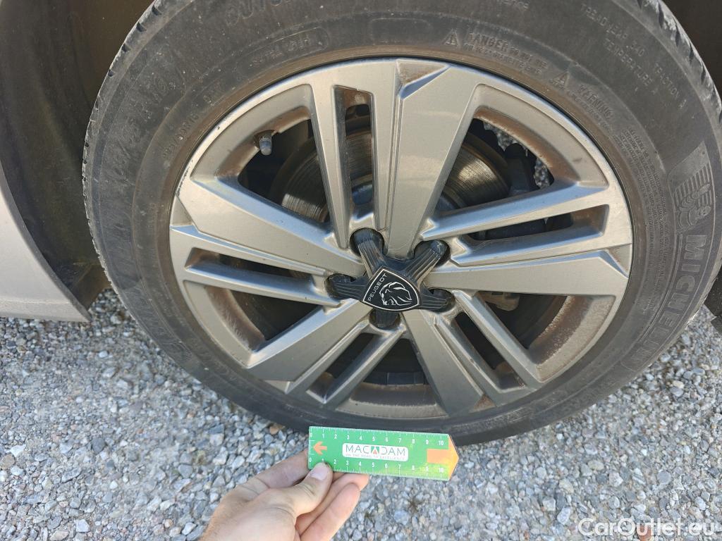  Peugeot  308 PEUGEOT  / 2021 / 5P / familiar SWActive Pack BlueHDi 130 S&S MAN #50