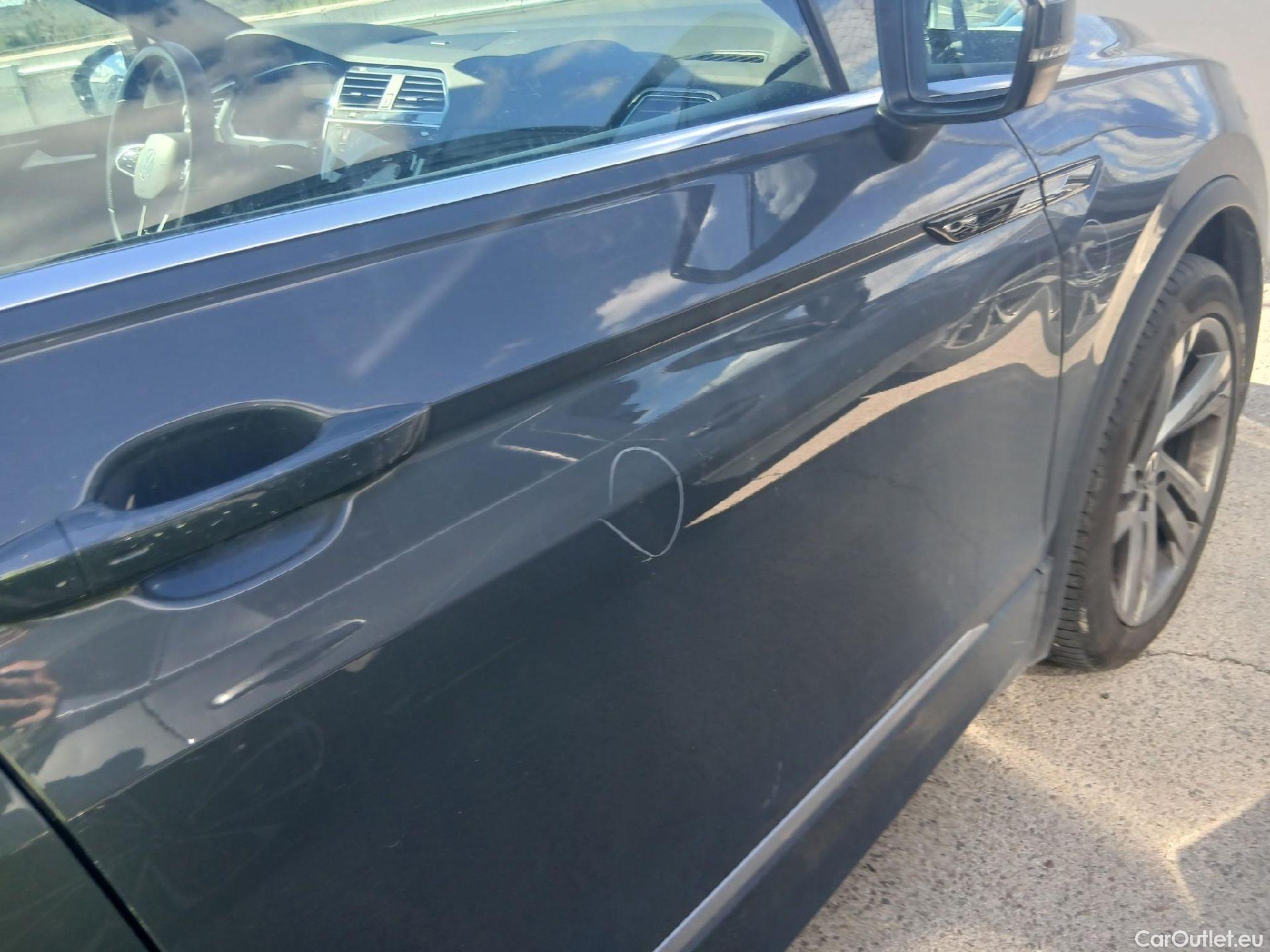  Volkswagen  Tiguan VOLKSWAGEN  / 2020 / 5P / todoterreno R-Line 2.0 TDI 110kW (150CV) DSG #35