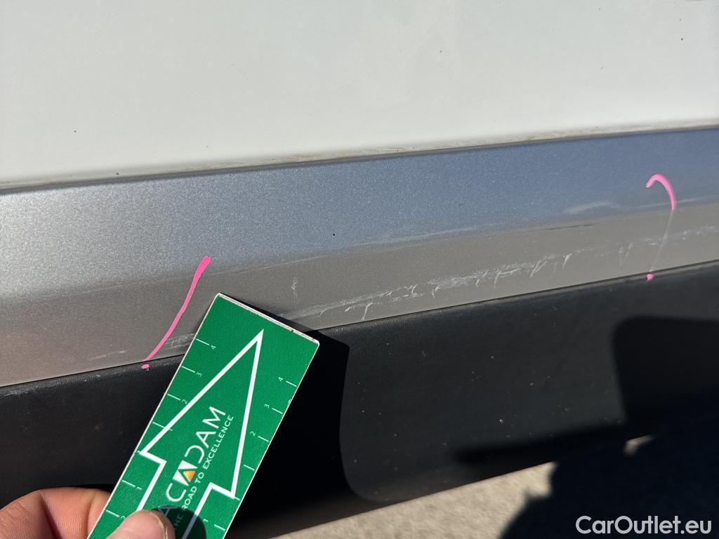  Peugeot  2008 PEUGEOT  / 2019 / 5P / todoterreno Allure BlueHDI 81kW (110CV) #25