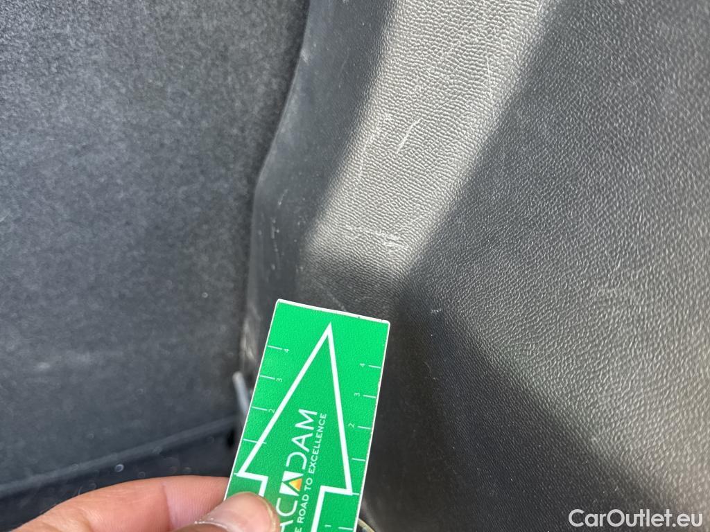  Peugeot  2008 PEUGEOT  / 2019 / 5P / todoterreno Allure BlueHDI 81kW (110CV) #17