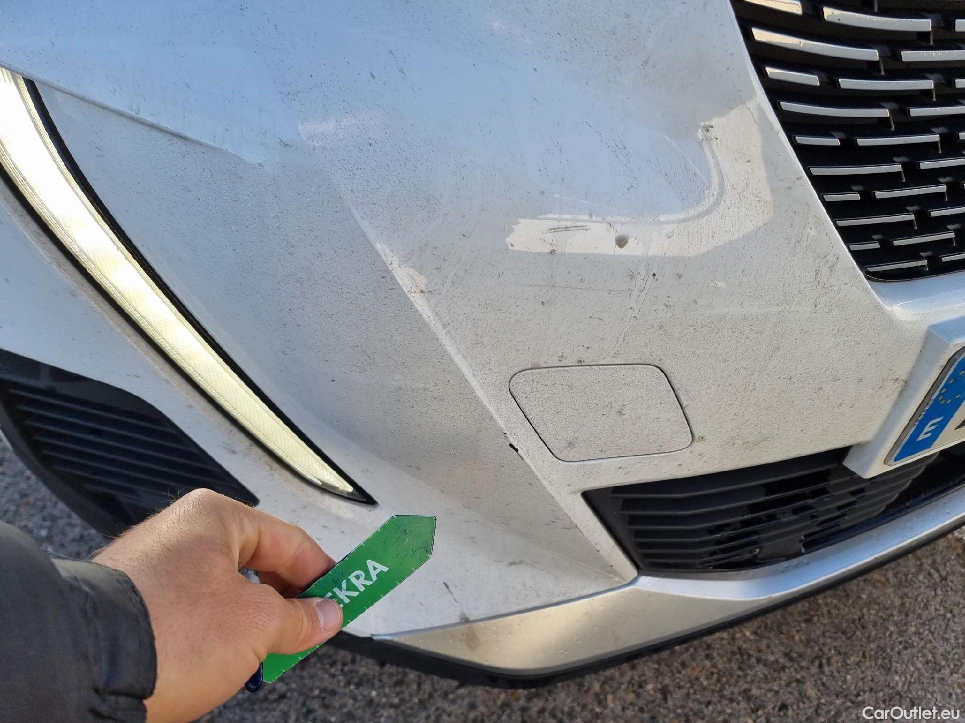  Peugeot  2008 PEUGEOT  / 2019 / 5P / todoterreno Allure BlueHDI 81kW (110CV) #4