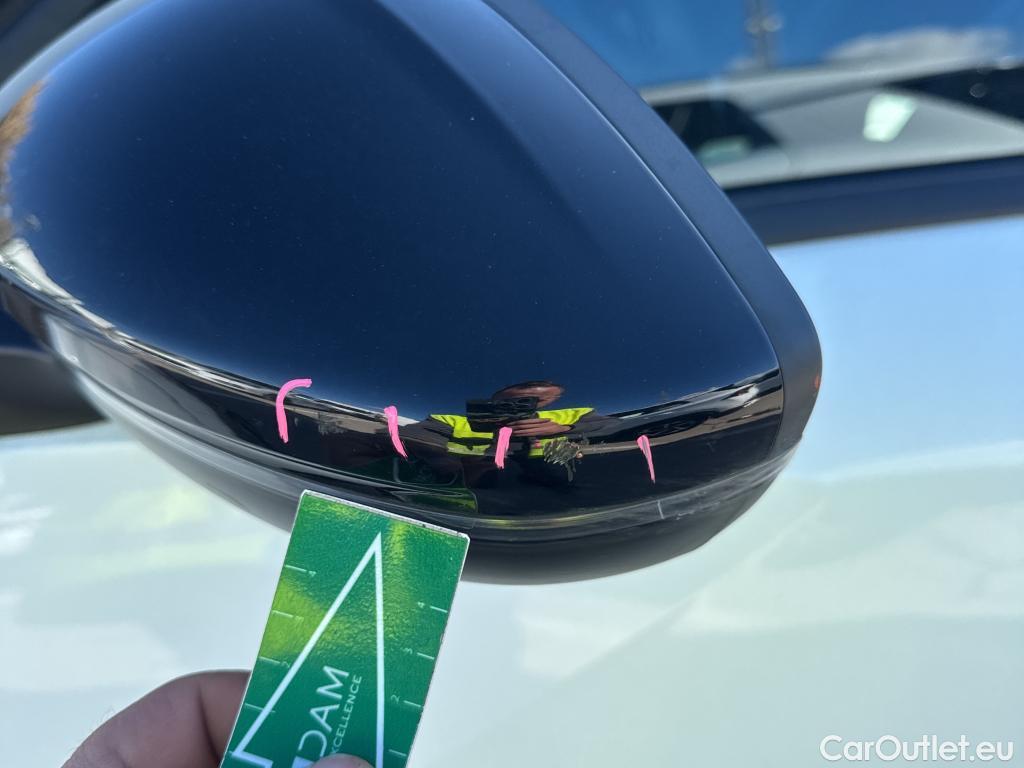  Peugeot  2008 PEUGEOT  / 2019 / 5P / todoterreno Allure BlueHDI 81kW (110CV) #21