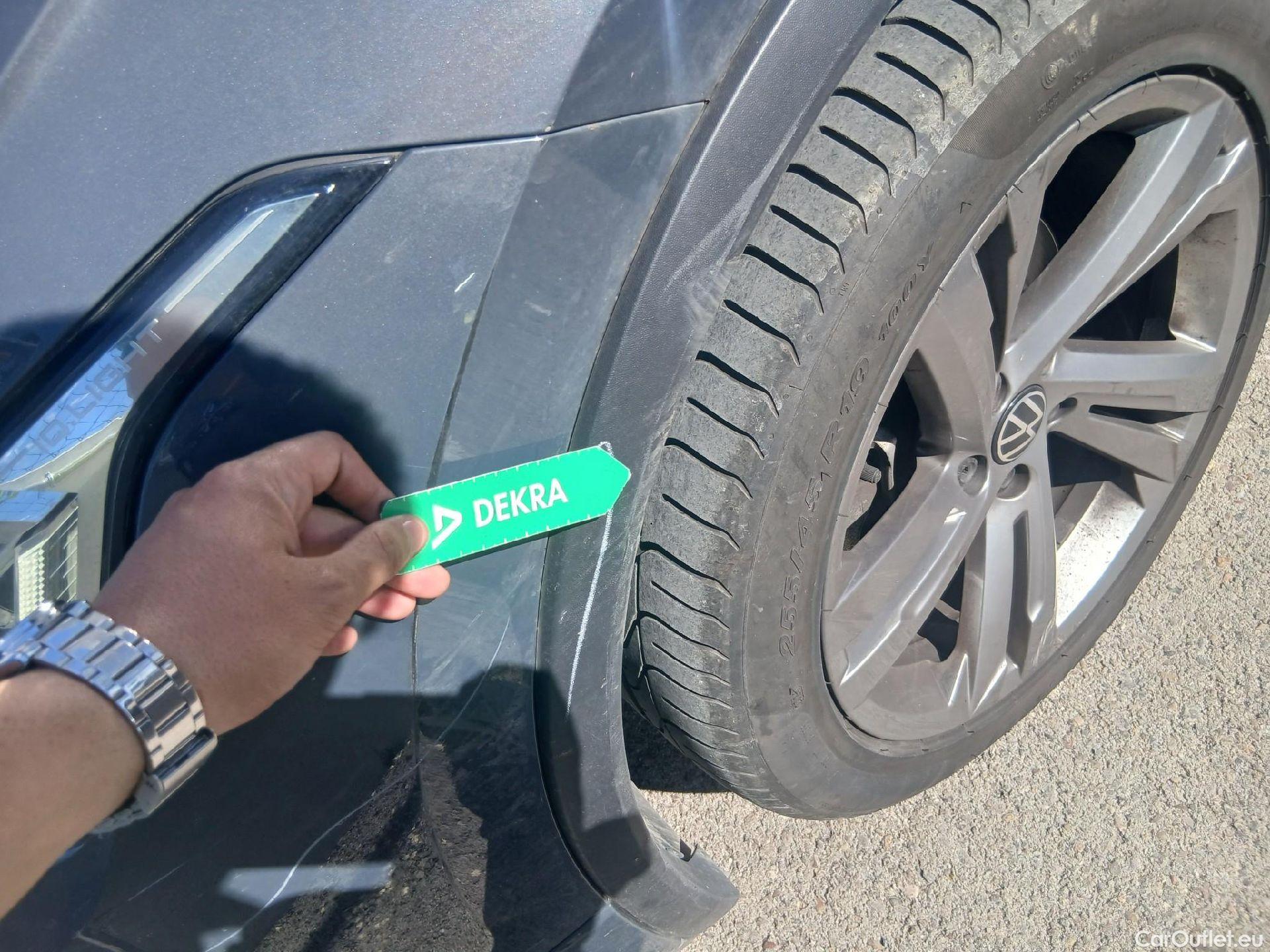  Volkswagen  Tiguan VOLKSWAGEN  / 2020 / 5P / todoterreno R-Line 2.0 TDI 110kW (150CV) DSG #8