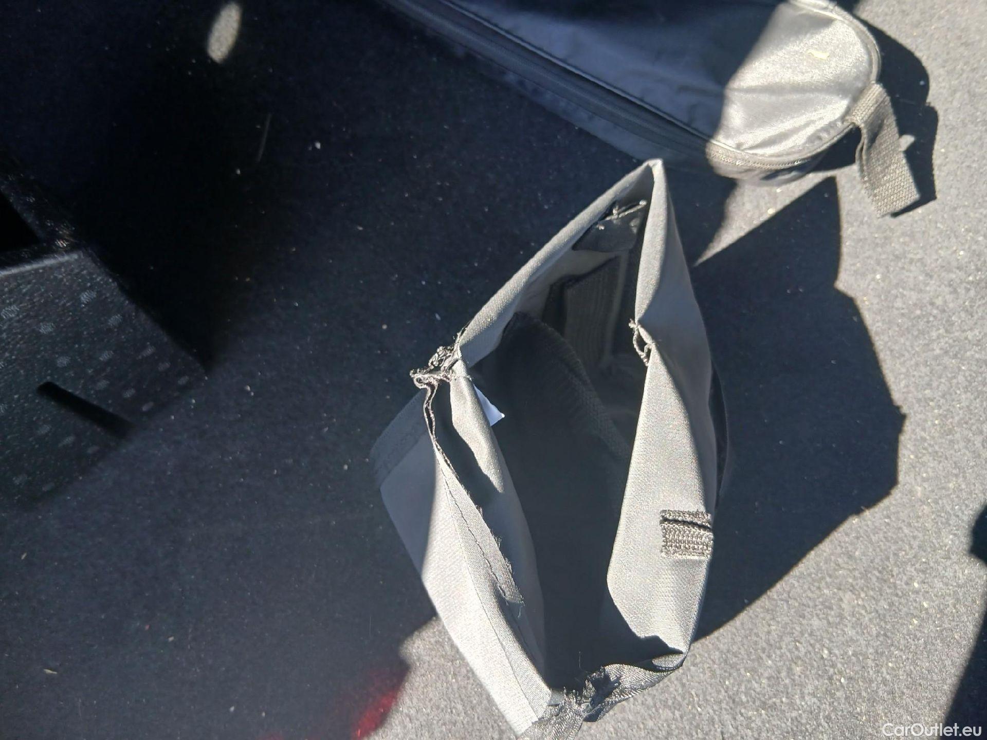  Volkswagen  Tiguan VOLKSWAGEN  / 2020 / 5P / todoterreno R-Line 2.0 TDI 110kW (150CV) DSG #48