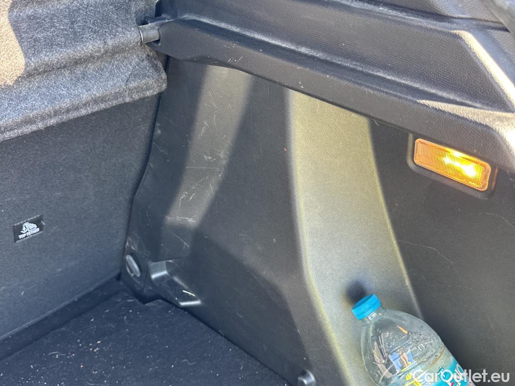  Peugeot  2008 PEUGEOT  / 2019 / 5P / todoterreno Allure BlueHDI 81kW (110CV) #16