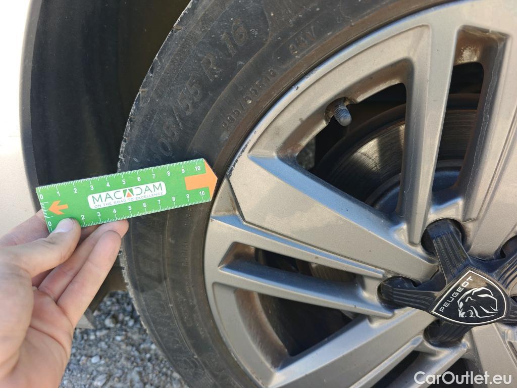  Peugeot  308 PEUGEOT  / 2021 / 5P / familiar SWActive Pack BlueHDi 130 S&S MAN #51