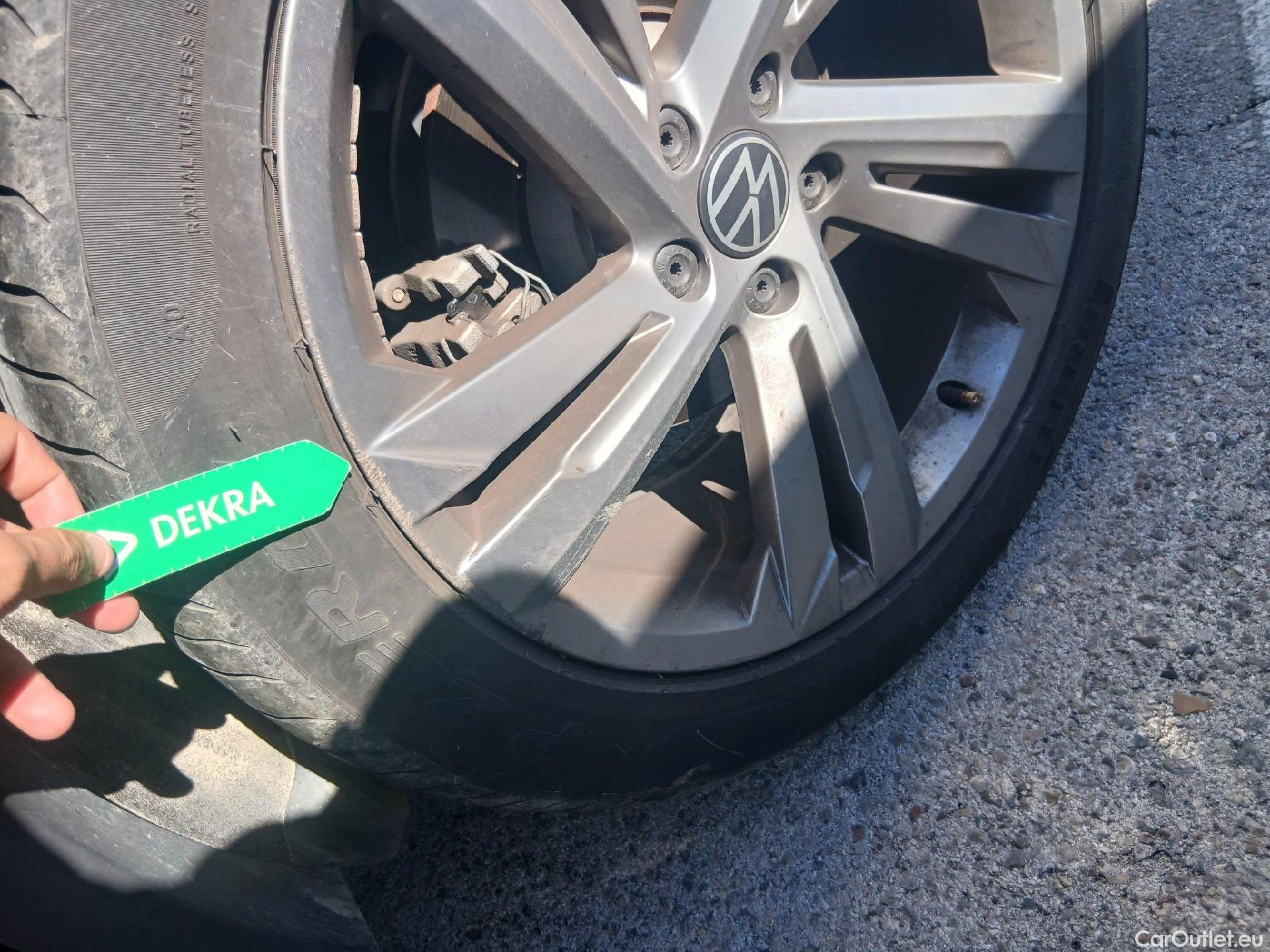  Volkswagen  Tiguan VOLKSWAGEN  / 2020 / 5P / todoterreno R-Line 2.0 TDI 110kW (150CV) DSG #17