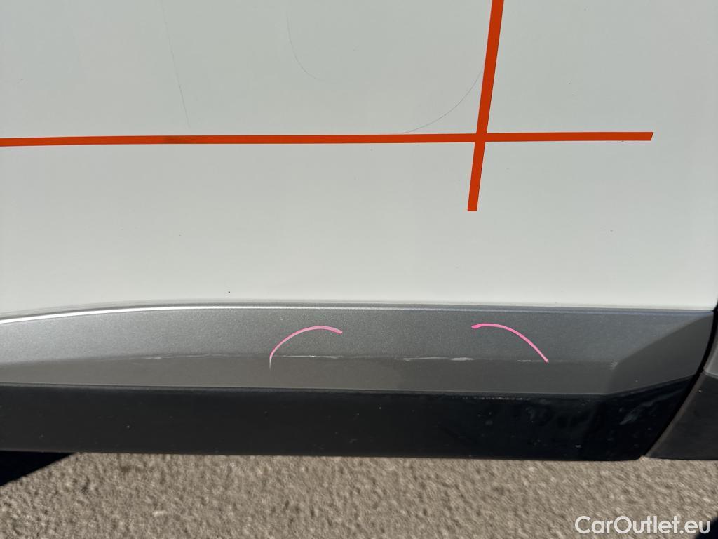  Peugeot  2008 PEUGEOT  / 2019 / 5P / todoterreno Allure BlueHDI 81kW (110CV) #22