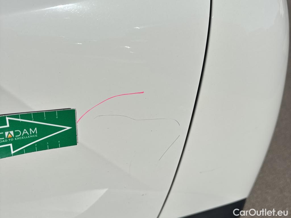  Peugeot  2008 PEUGEOT  / 2019 / 5P / todoterreno Allure BlueHDI 81kW (110CV) #4