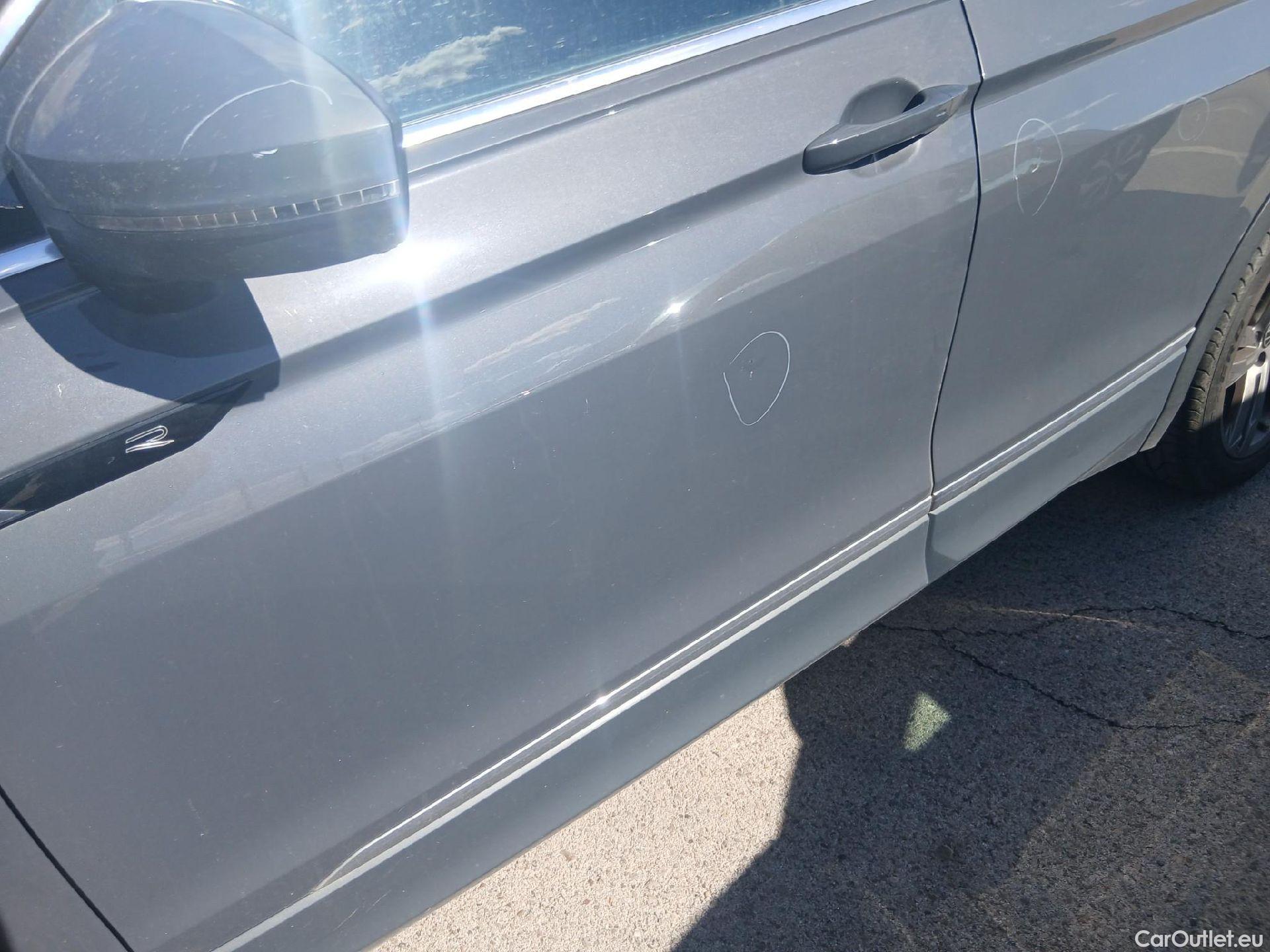  Volkswagen  Tiguan VOLKSWAGEN  / 2020 / 5P / todoterreno R-Line 2.0 TDI 110kW (150CV) DSG #13