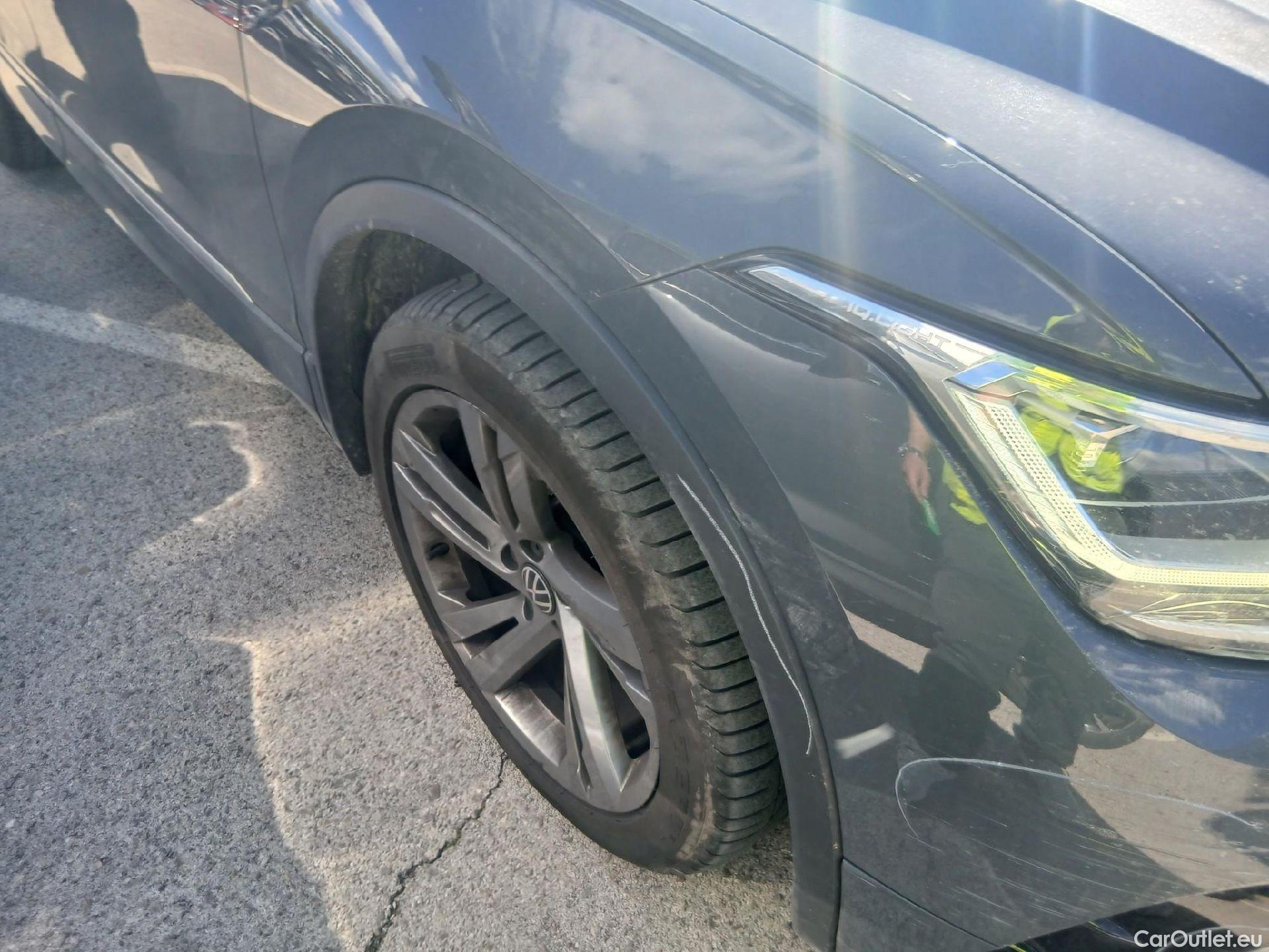  Volkswagen  Tiguan VOLKSWAGEN  / 2020 / 5P / todoterreno R-Line 2.0 TDI 110kW (150CV) DSG #41