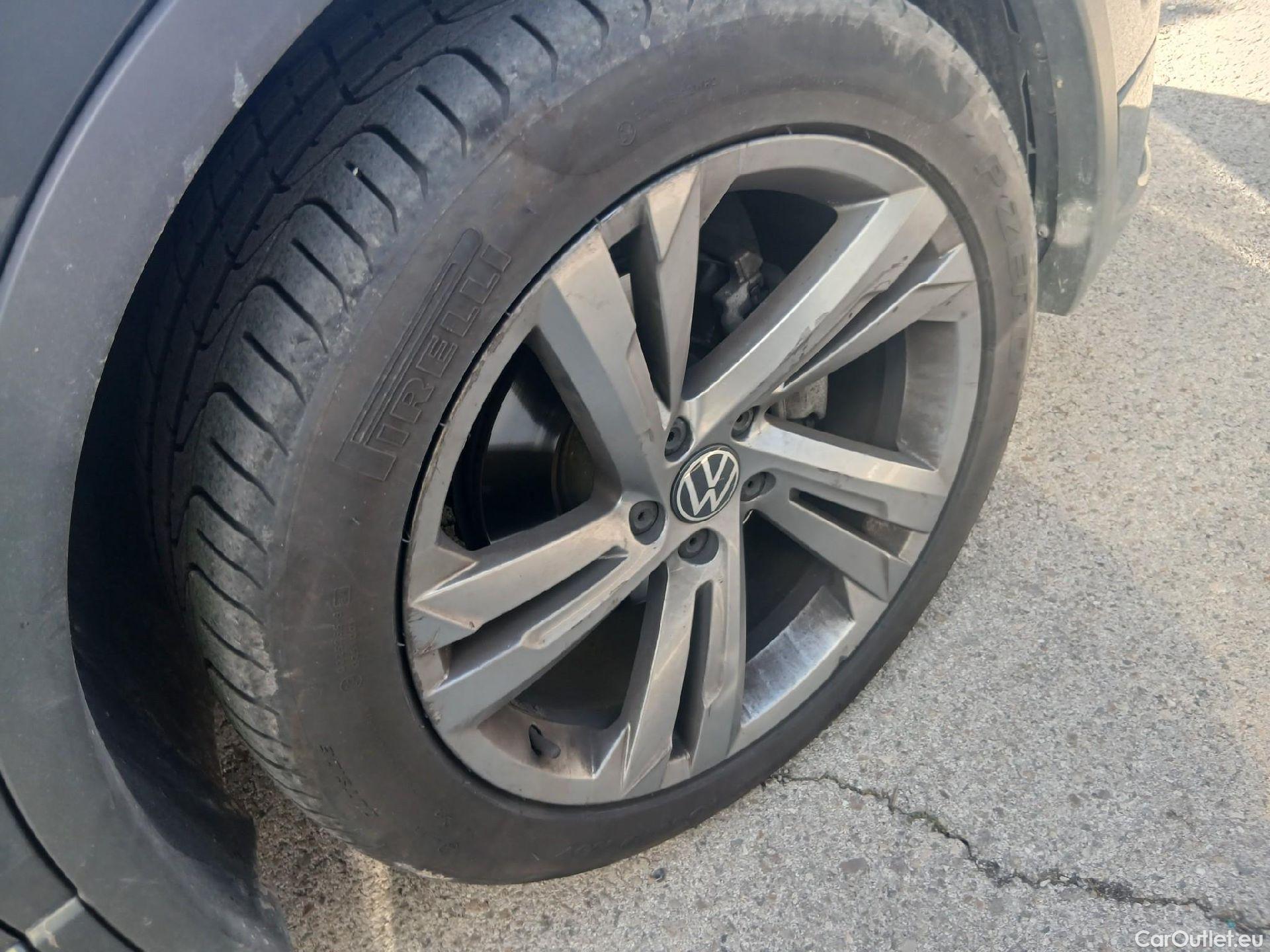  Volkswagen  Tiguan VOLKSWAGEN  / 2020 / 5P / todoterreno R-Line 2.0 TDI 110kW (150CV) DSG #43