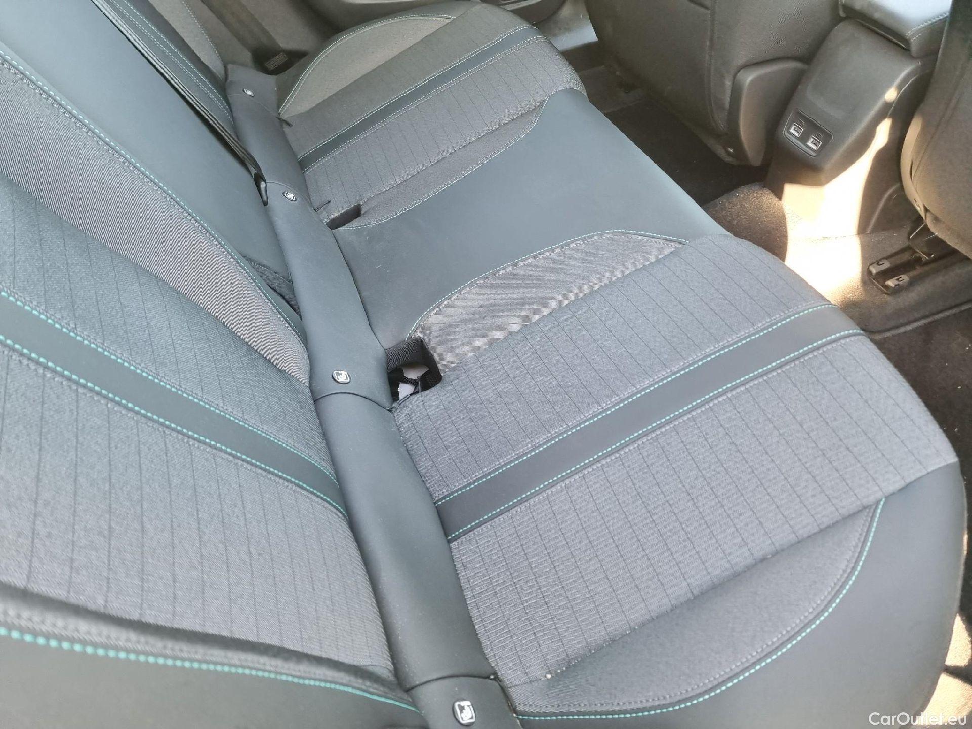  Peugeot  2008 PEUGEOT  / 2019 / 5P / todoterreno Allure BlueHDI 81kW (110CV) #17