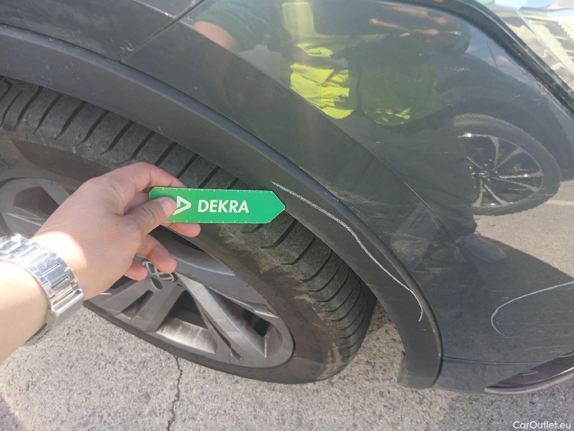  Volkswagen  Tiguan VOLKSWAGEN  / 2020 / 5P / todoterreno R-Line 2.0 TDI 110kW (150CV) DSG #42