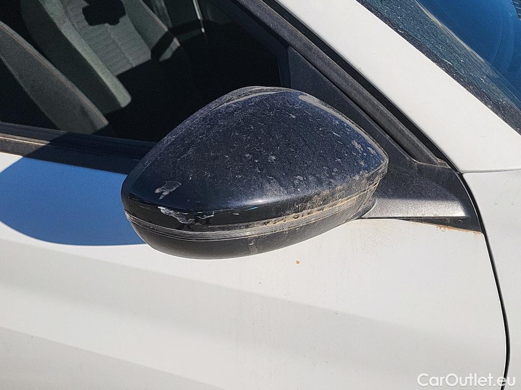  Peugeot  208 PEUGEOT  / 2019 / 5P / berlina con portón BlueHDi 73kW (100CV) Active Pack (AC) #33