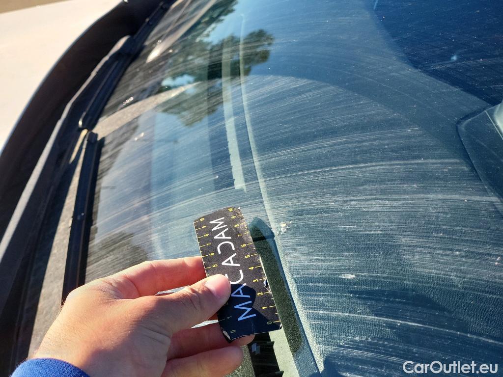  Peugeot  208 PEUGEOT  / 2019 / 5P / berlina con portón BlueHDi 73kW (100CV) Active Pack (AC) #24