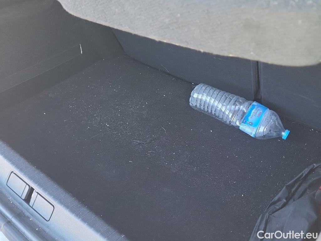  Peugeot  208 PEUGEOT  / 2019 / 5P / berlina con portón BlueHDi 73kW (100CV) Active Pack (AC) #35