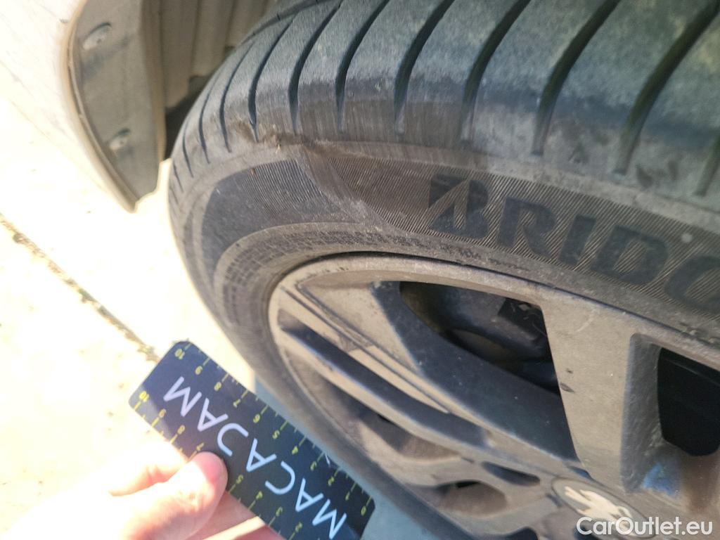  Peugeot  208 PEUGEOT  / 2019 / 5P / berlina con portón BlueHDi 73kW (100CV) Active Pack (AC) #20