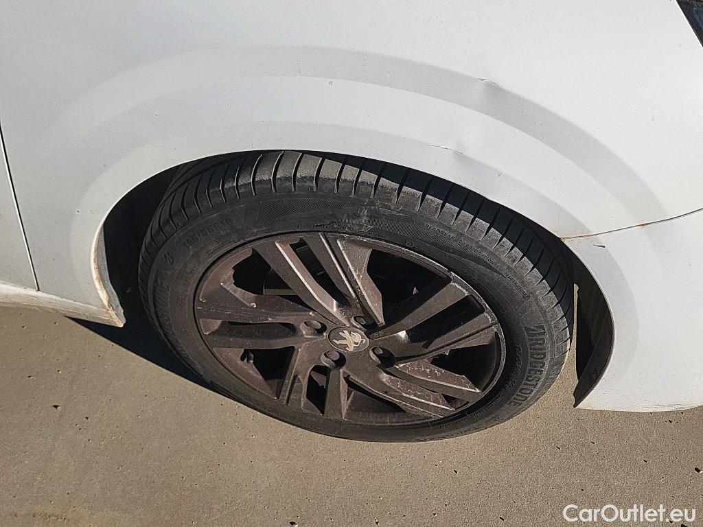  Peugeot  208 PEUGEOT  / 2019 / 5P / berlina con portón BlueHDi 73kW (100CV) Active Pack (AC) #15