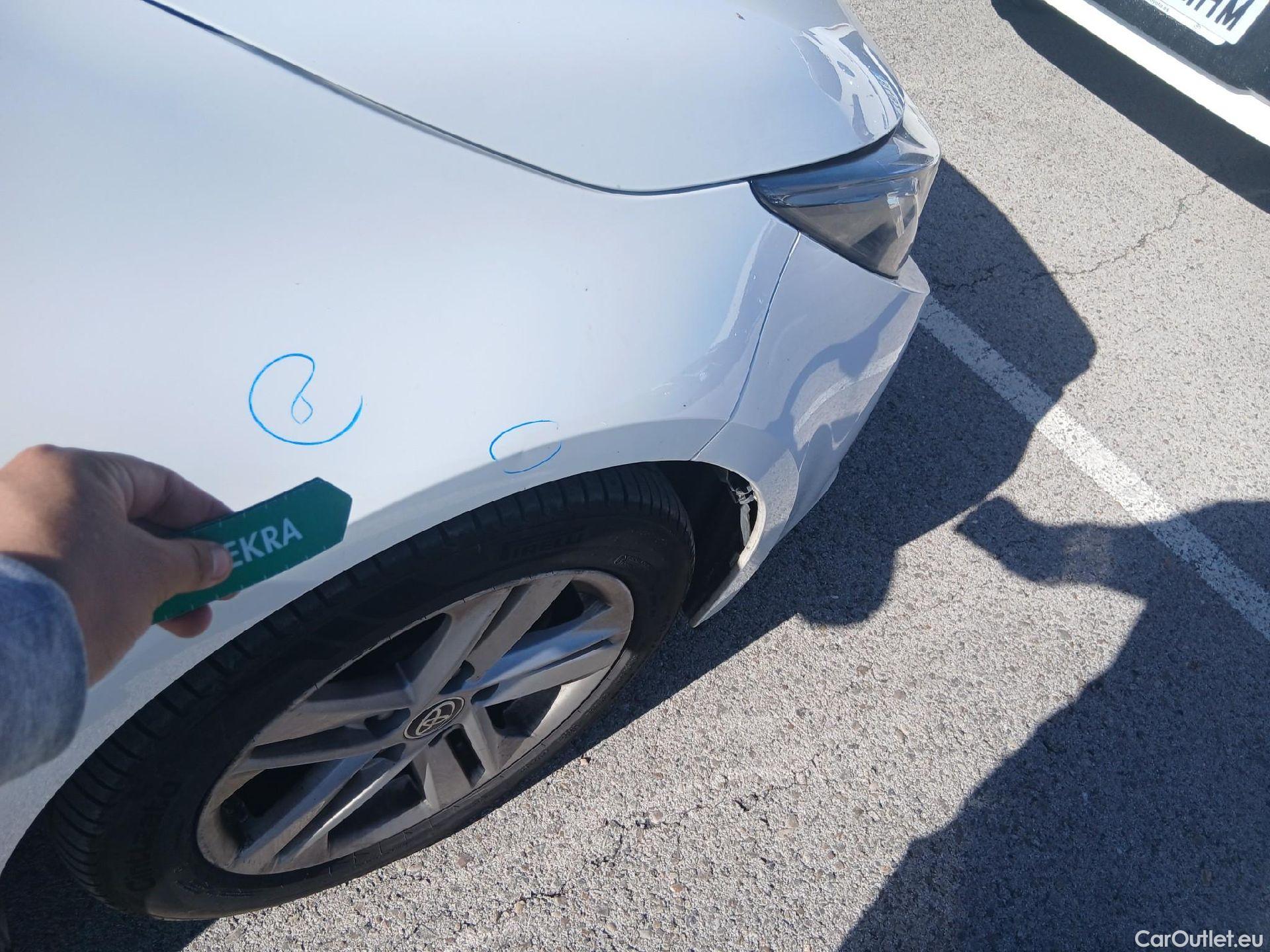  Toyota  Corolla TOYOTA  / 2019 / 5P / familiar 1.8 125H ACTIVE TECH E-CVT TOU SPORT #31