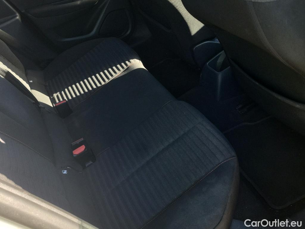  Peugeot  208 PEUGEOT  / 2019 / 5P / berlina con portón BlueHDi 73kW (100CV) Active Pack (AC) #36