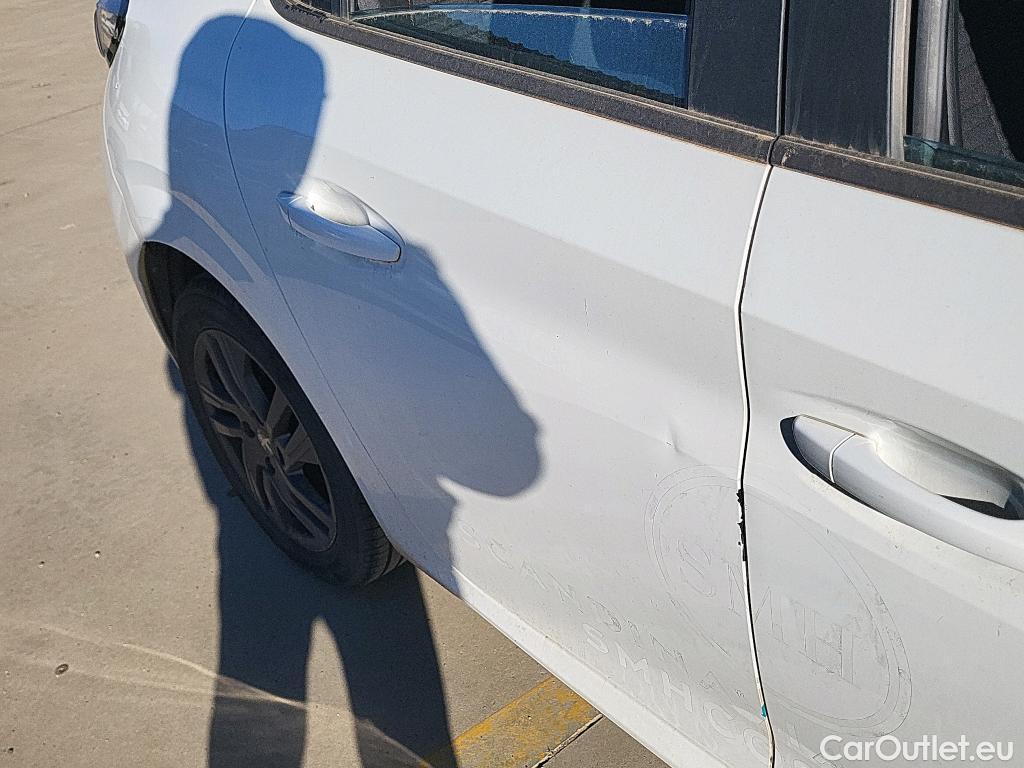  Peugeot  208 PEUGEOT  / 2019 / 5P / berlina con portón BlueHDi 73kW (100CV) Active Pack (AC) #17