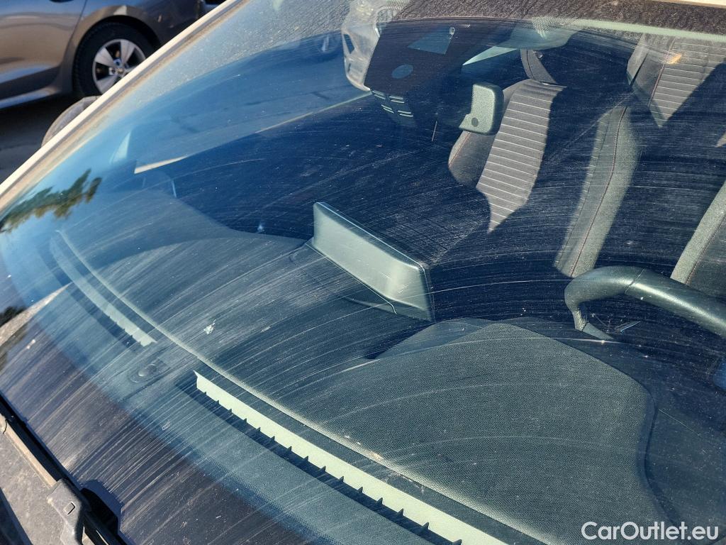  Peugeot  208 PEUGEOT  / 2019 / 5P / berlina con portón BlueHDi 73kW (100CV) Active Pack (AC) #23