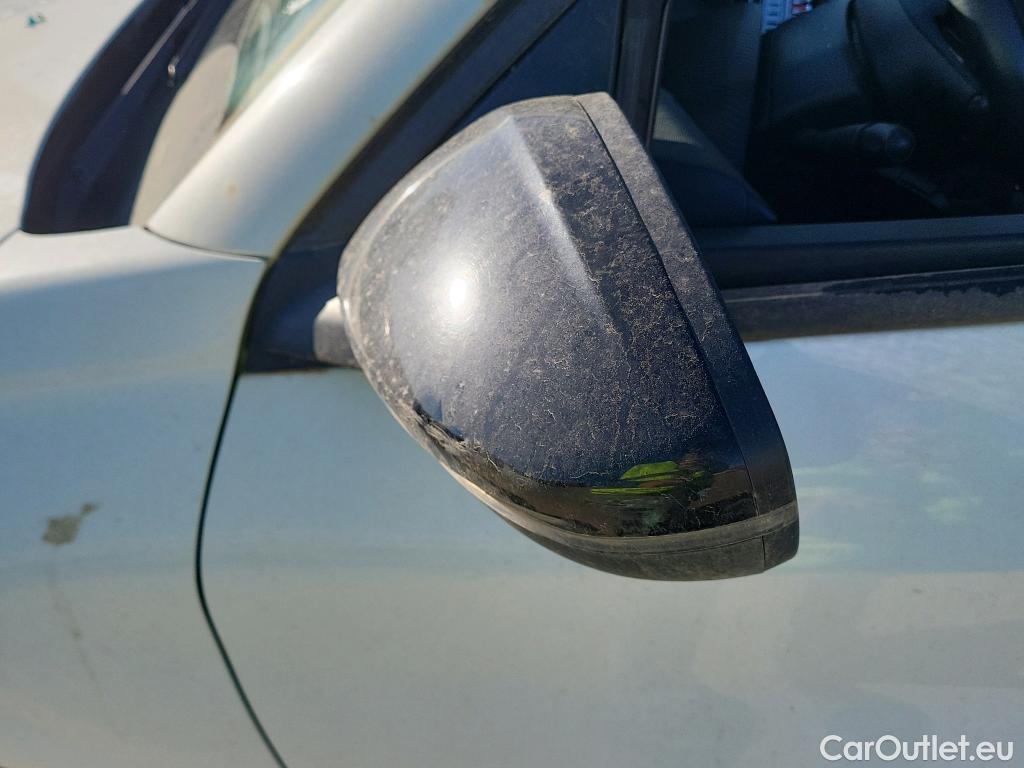  Peugeot  208 PEUGEOT  / 2019 / 5P / berlina con portón BlueHDi 73kW (100CV) Active Pack (AC) #31