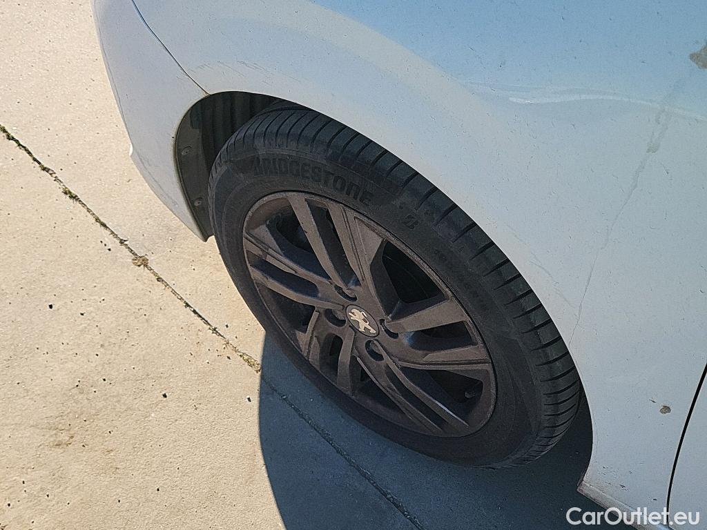  Peugeot  208 PEUGEOT  / 2019 / 5P / berlina con portón BlueHDi 73kW (100CV) Active Pack (AC) #19