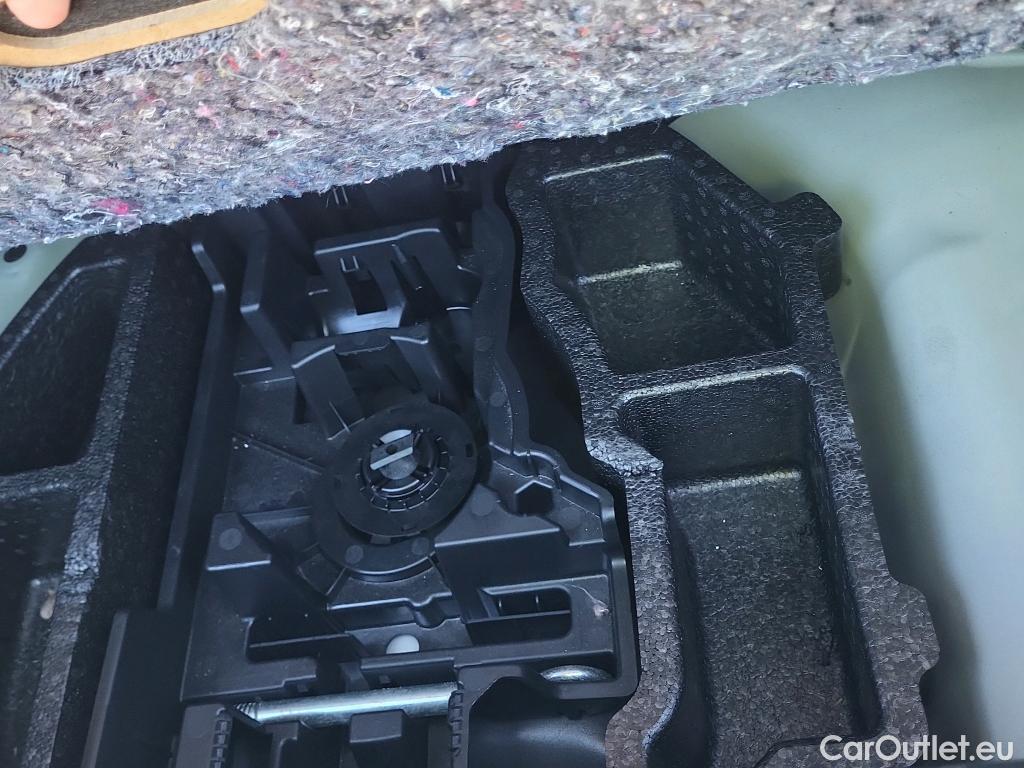  Peugeot  208 PEUGEOT  / 2019 / 5P / berlina con portón BlueHDi 73kW (100CV) Active Pack (AC) #11