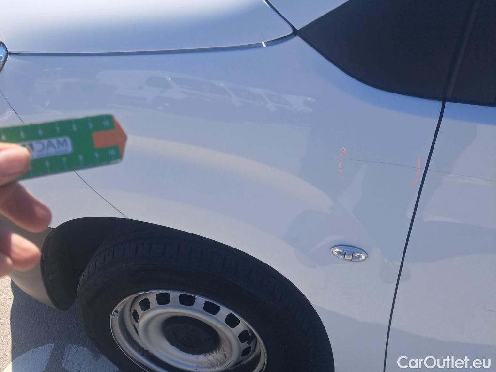  Opel  Combo OPEL  / 2018 / 3P / furgón derivado de turismo 1.5 TD 75kW (100CV) Express L H1 650kg #36