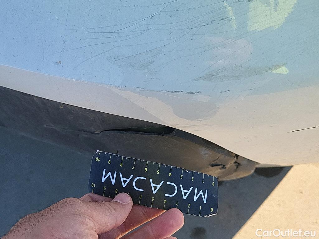  Peugeot  208 PEUGEOT  / 2019 / 5P / berlina con portón BlueHDi 73kW (100CV) Active Pack (AC) #4