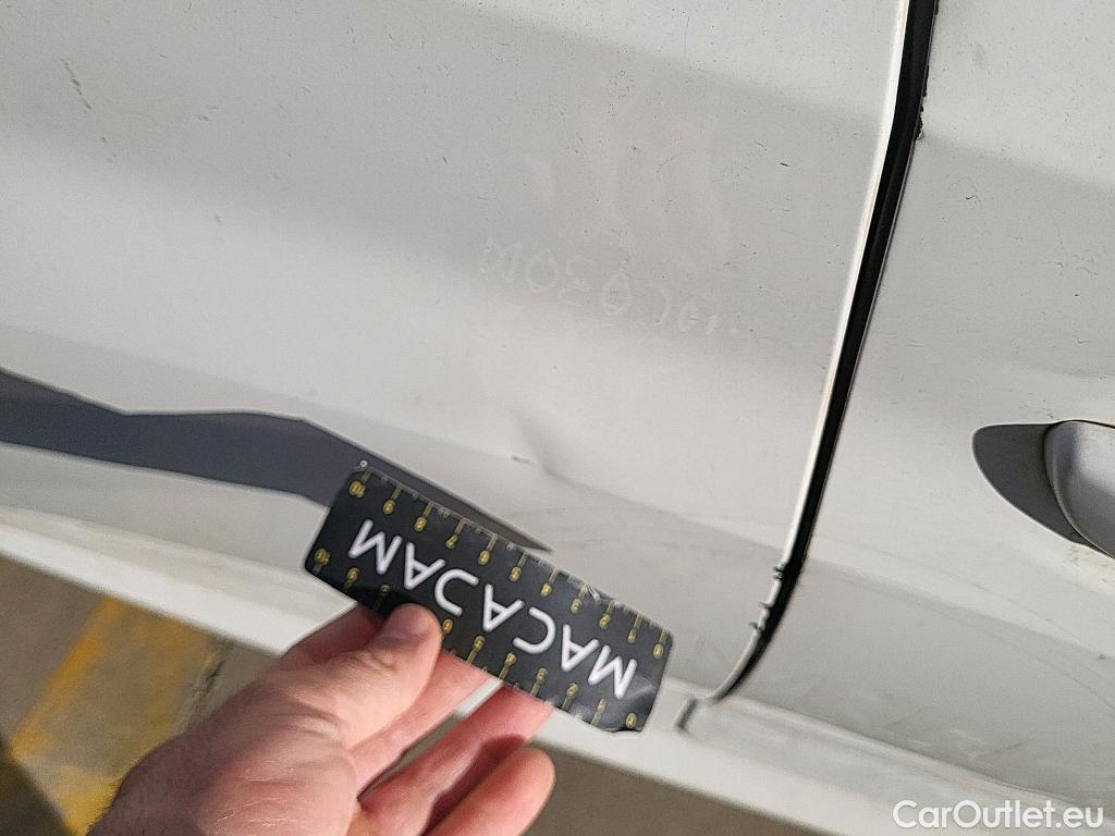  Peugeot  208 PEUGEOT  / 2019 / 5P / berlina con portón BlueHDi 73kW (100CV) Active Pack (AC) #18