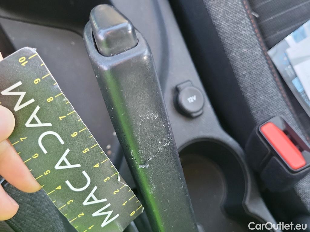  Peugeot  208 PEUGEOT  / 2019 / 5P / berlina con portón BlueHDi 73kW (100CV) Active Pack (AC) #30