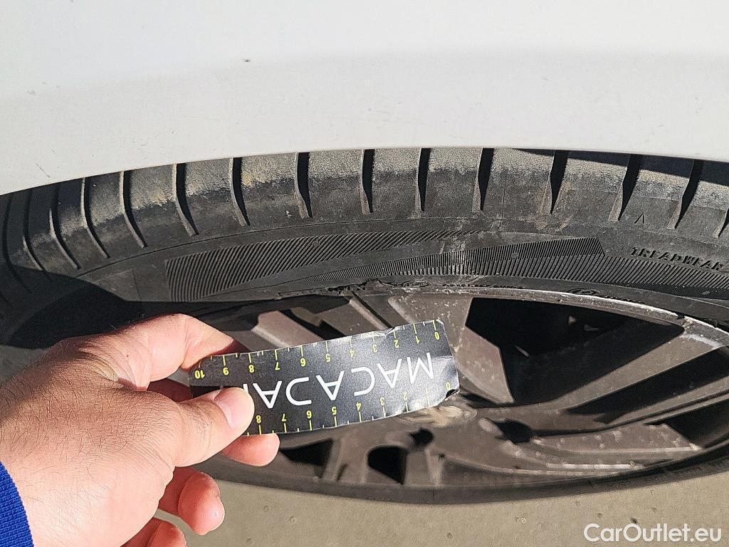  Peugeot  208 PEUGEOT  / 2019 / 5P / berlina con portón BlueHDi 73kW (100CV) Active Pack (AC) #16