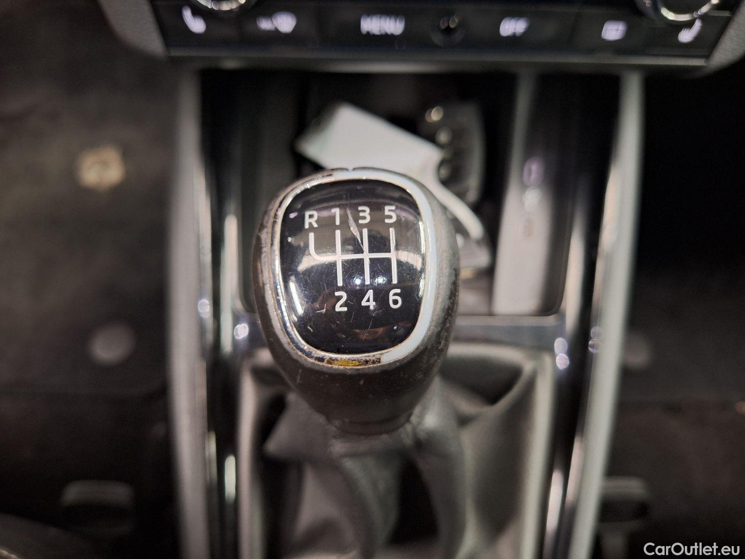  Skoda  KAMIQ Skoda,  '19, Skoda  1.0 TGI 66kW Clever 5d #99