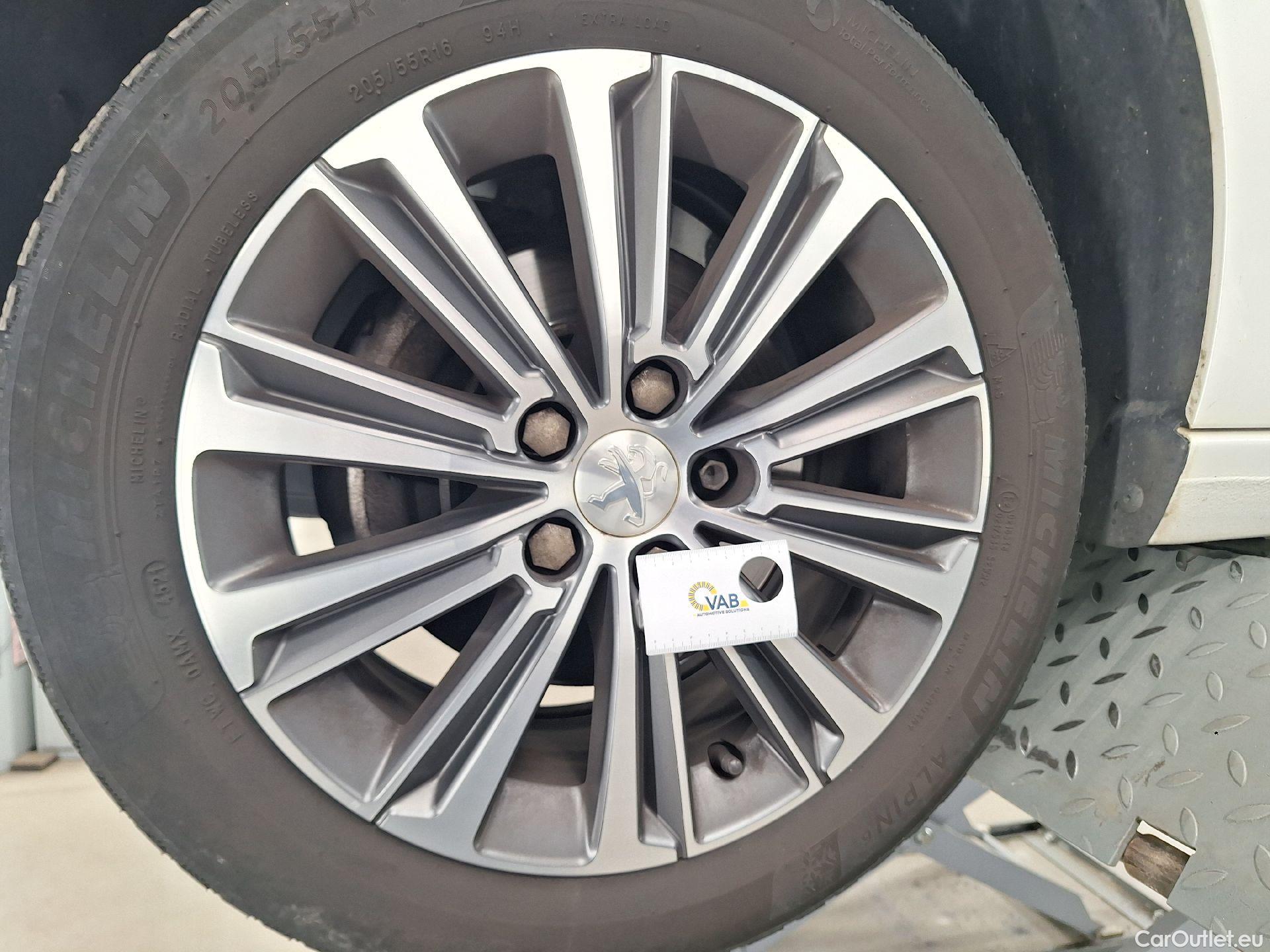  Peugeot  308 Peugeot,  FL'17, Peugeot  1.2 PureTech 130 S&S EAT8 Roadtrip 5d #26