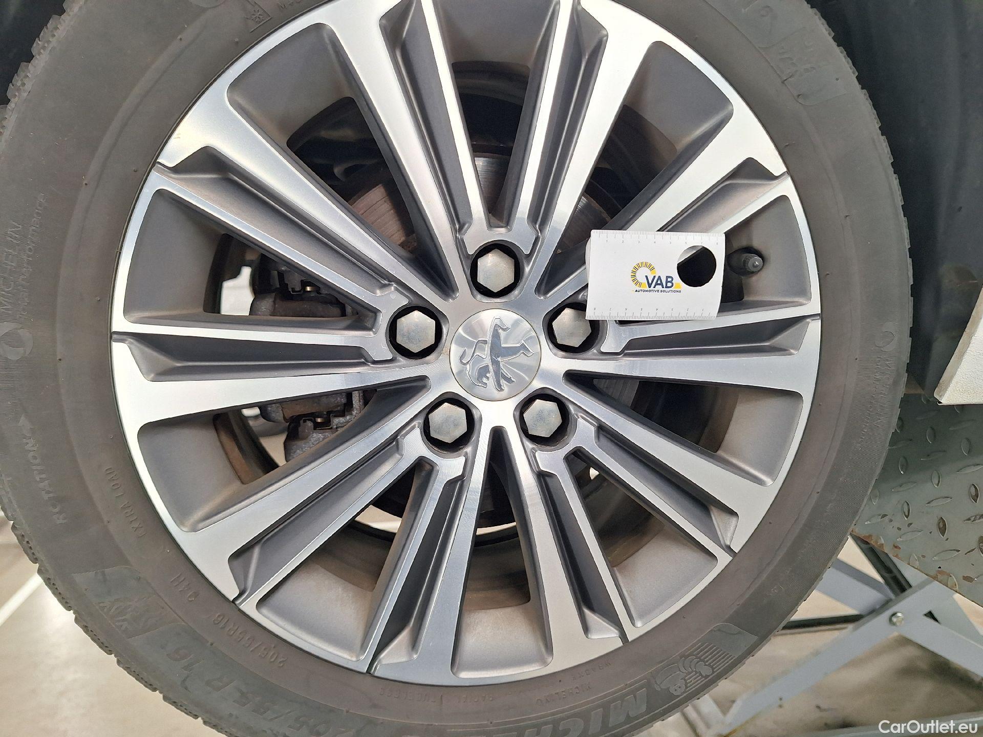  Peugeot  308 Peugeot,  FL'17, Peugeot  1.2 PureTech 130 S&S EAT8 Roadtrip 5d #32