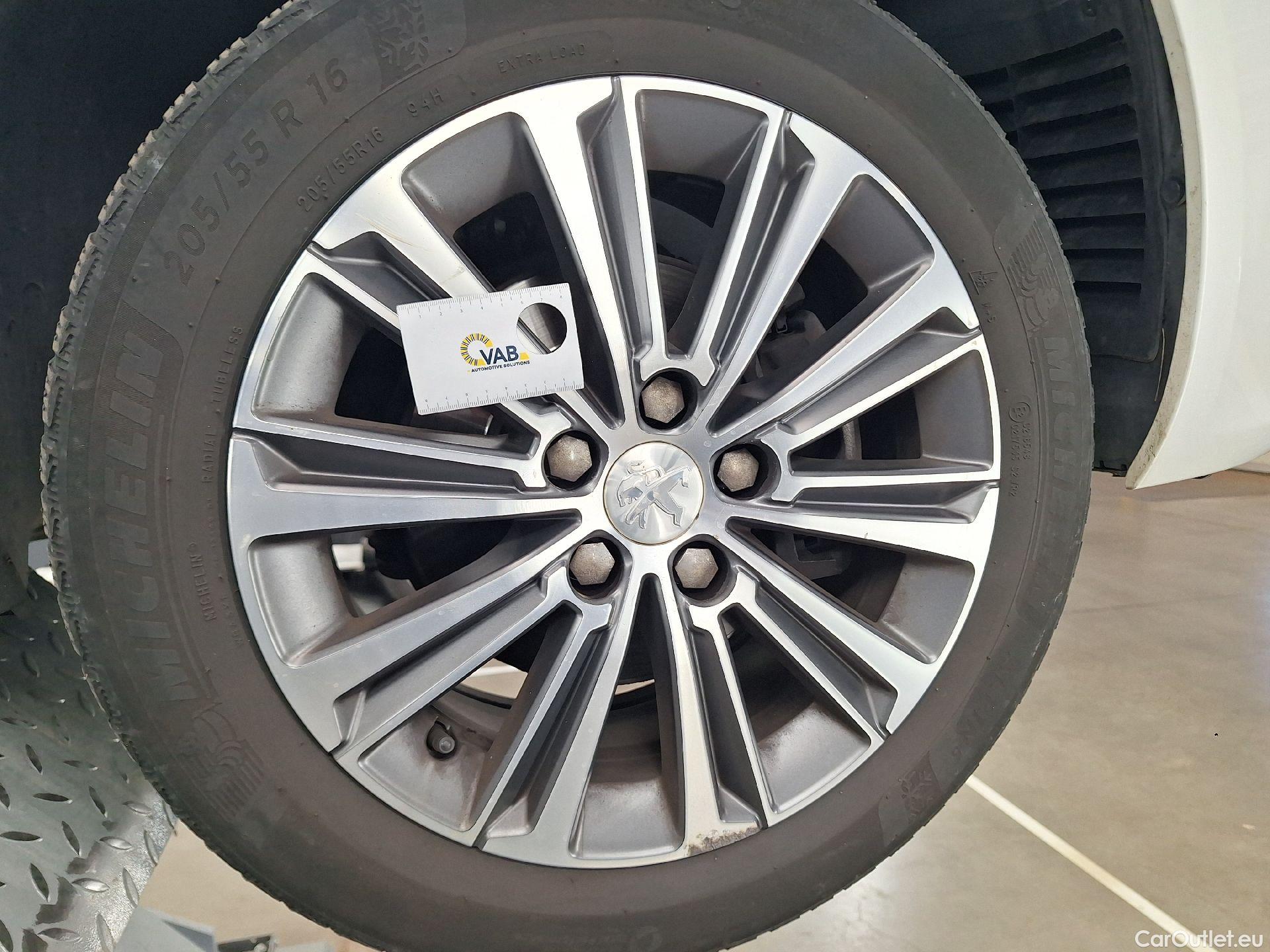  Peugeot  308 Peugeot,  FL'17, Peugeot  1.2 PureTech 130 S&S EAT8 Roadtrip 5d #34