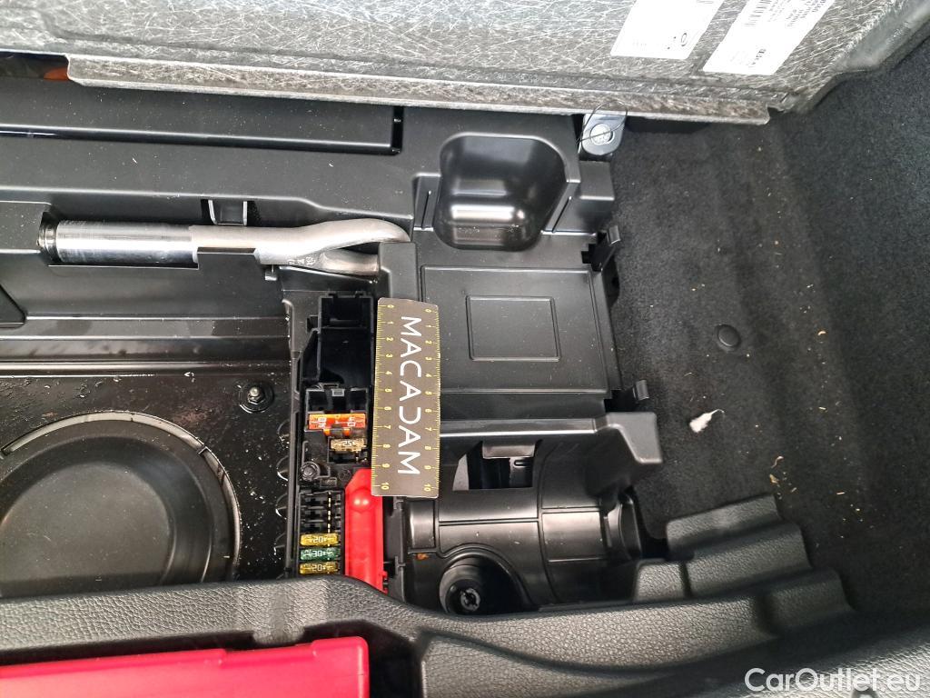  Mercedes  GLA MERCEDES-BENZ  / 2023 / 5P / SUV  250 e Hybrid EQ Progressive Line #1