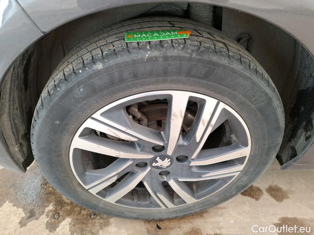  Peugeot  208  Allure Pack 1.2 PureTech 100CV BVA8 E6d #15