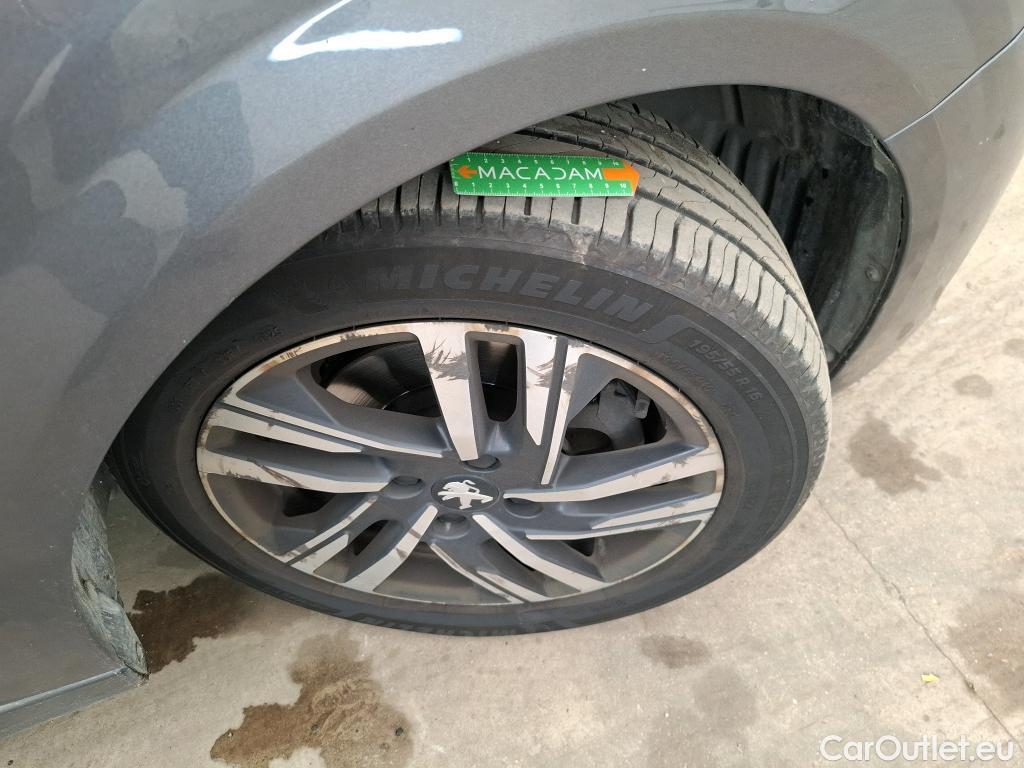  Peugeot  208  Allure Pack 1.2 PureTech 100CV BVA8 E6d #38