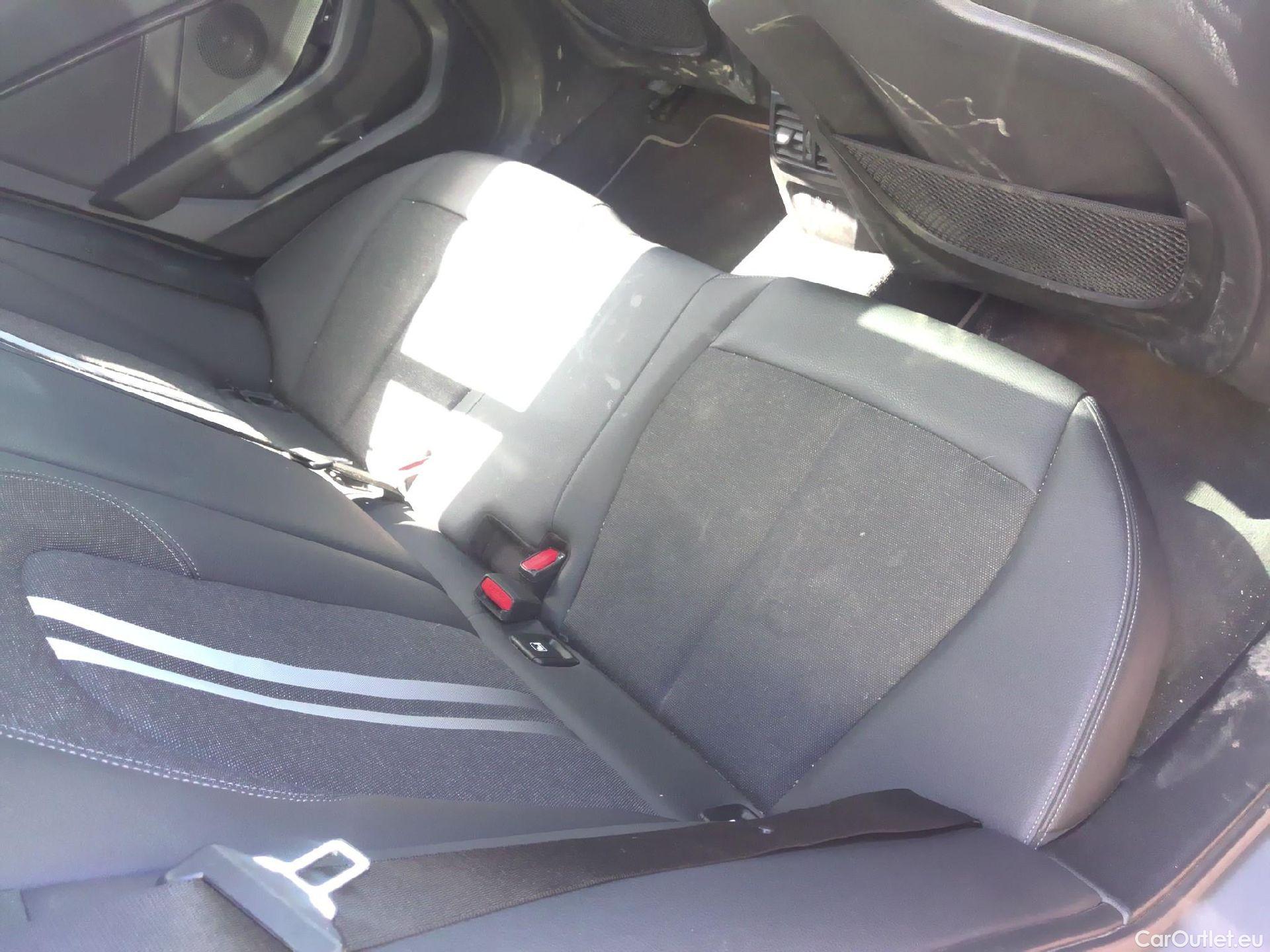  Bmw  Serie 1 BMW  / 2019 / 5P / berlina con portón 120d #4