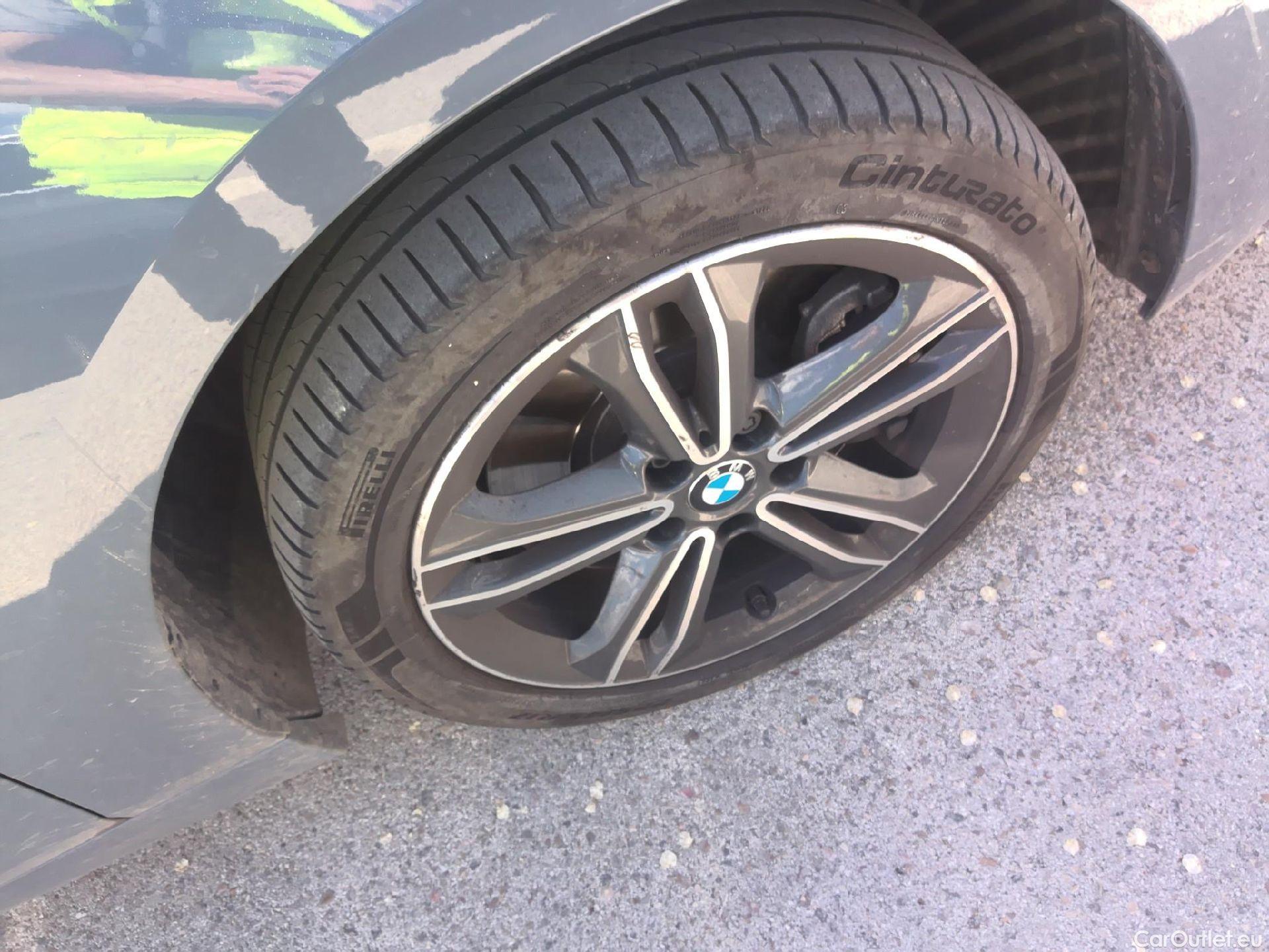  Bmw  Serie 1 BMW  / 2019 / 5P / berlina con portón 120d #32