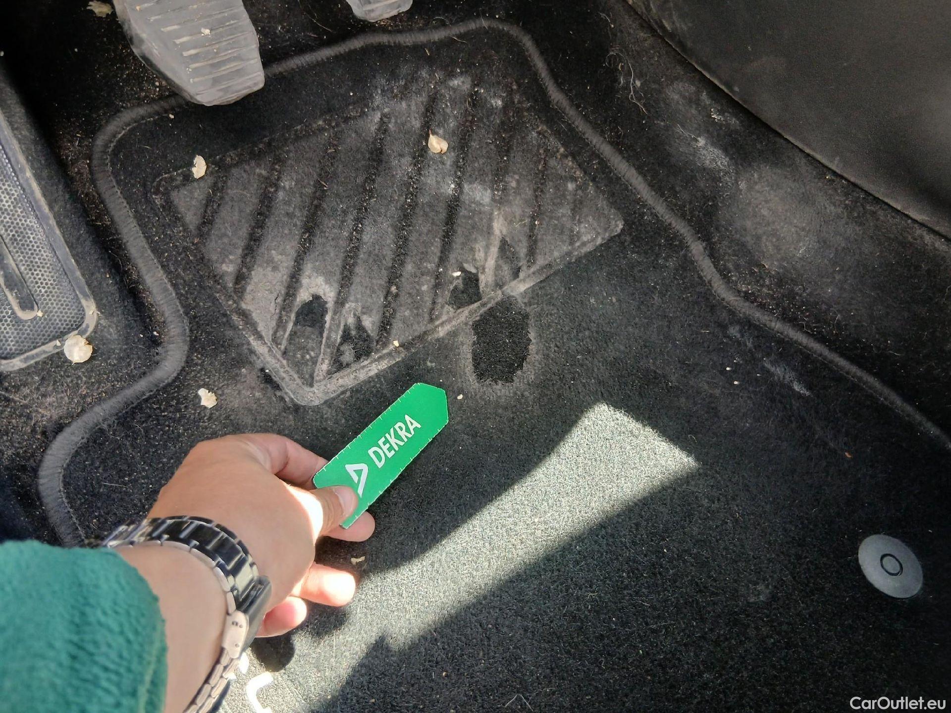  Citroen  C4 Cactus CITROEN  / 2018 / 5P / berlina con portón PureTech 81KW (110CV) S&S Shine (CX) #4