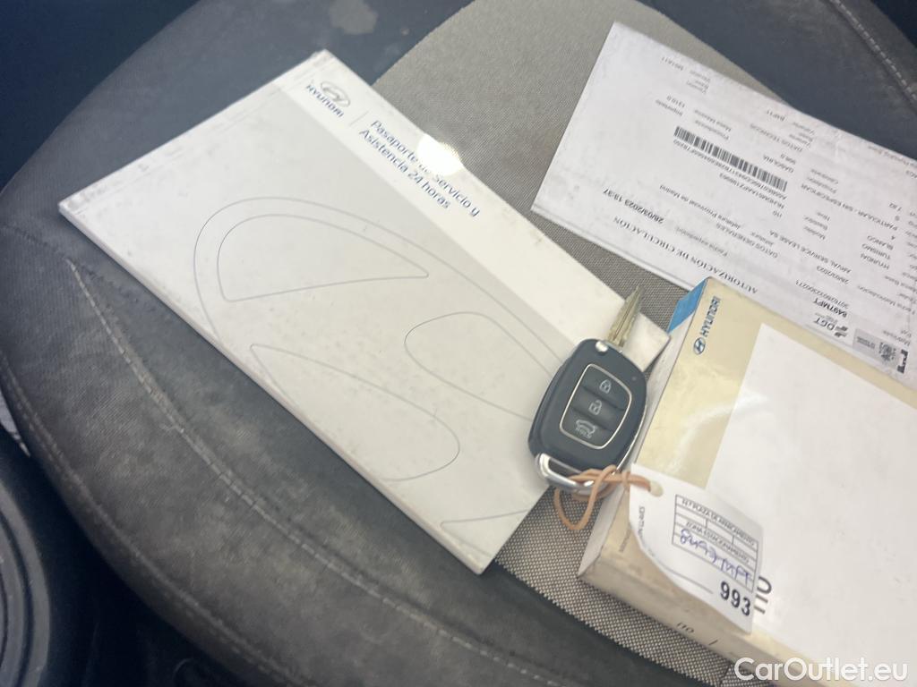  Hyundai  i10 HYUNDAI  / 2020 / 5P / berlina con portón 1.0 Essence #1