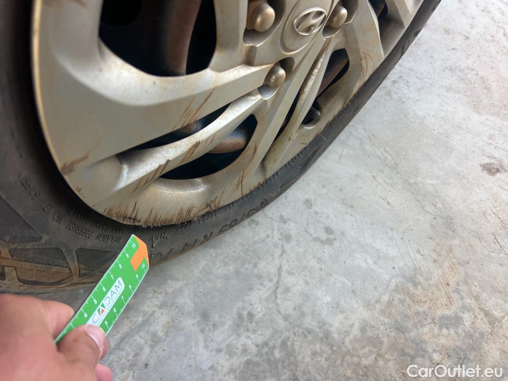  Hyundai  i10 HYUNDAI  / 2020 / 5P / berlina con portón 1.0 Essence #20