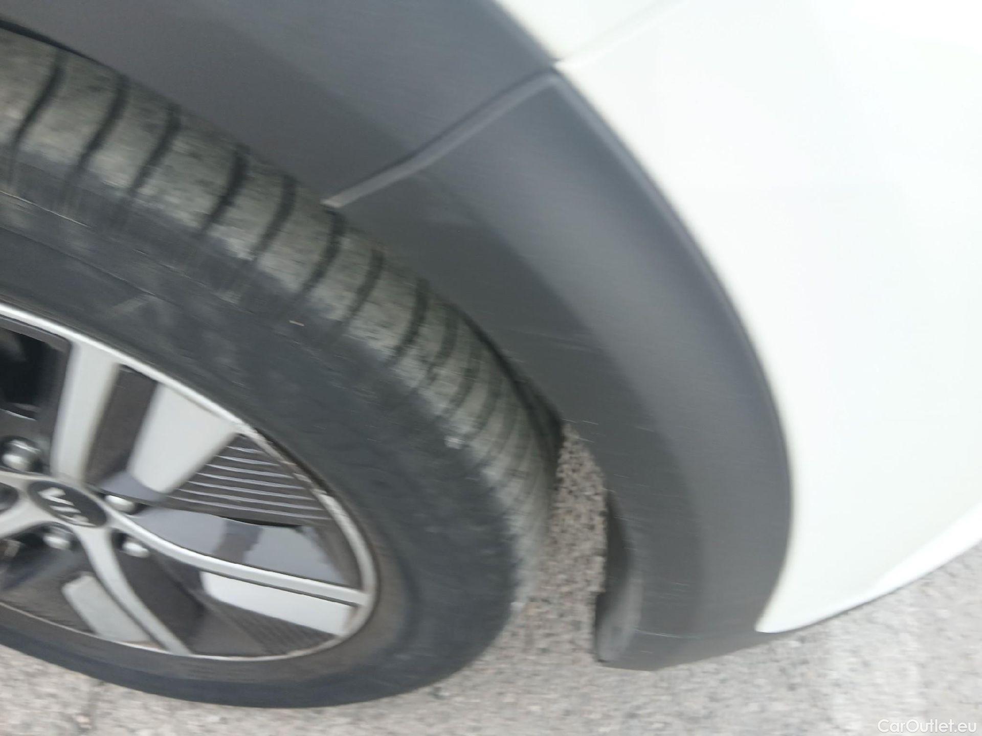  KIA  Niro KIA  / 2019 / 5P / crossover 1.6 GDi HEV 104kW (141CV) Drive #26