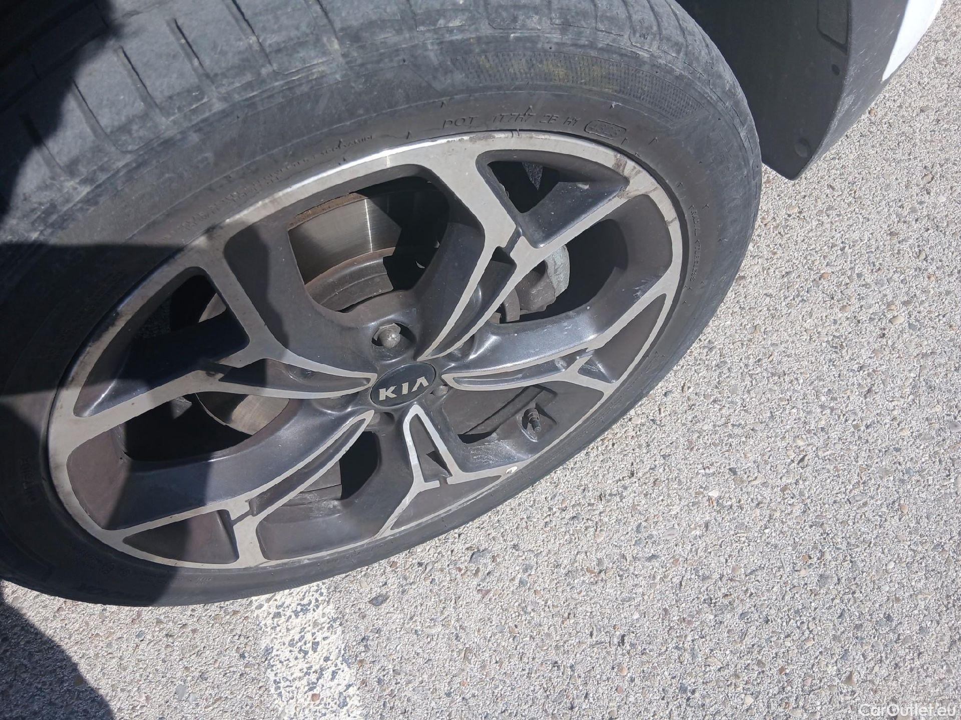  KIA  Sportage KIA  / 2018 / 5P / todoterreno 1.6 MHEV GT Line Essential 115CV 4x2 #32