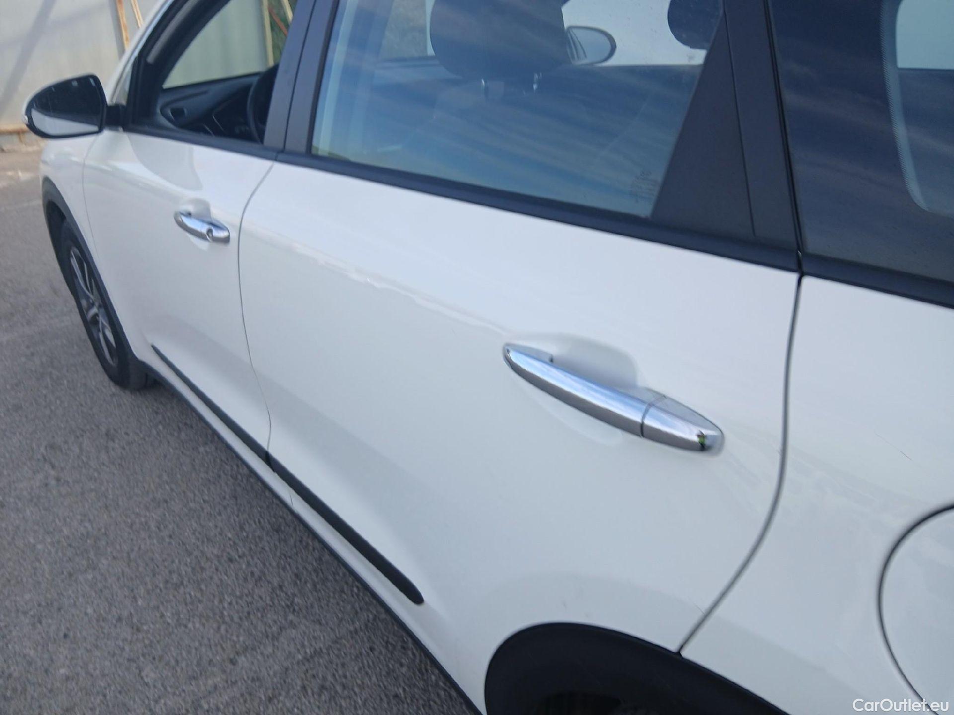  KIA  Niro KIA  / 2019 / 5P / crossover 1.6 GDi HEV 104kW (141CV) Drive #13